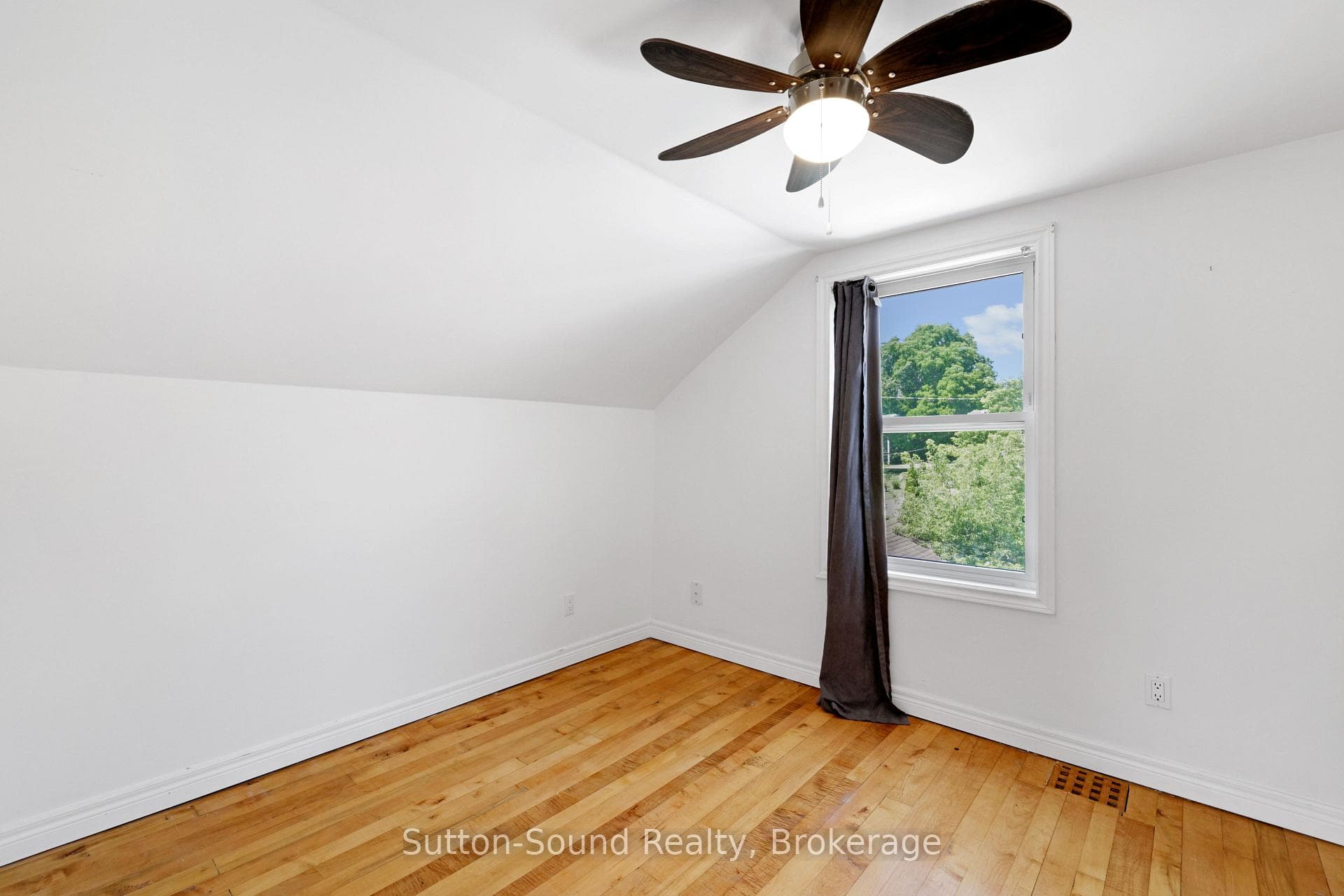 1540 5th Avenue photo 25