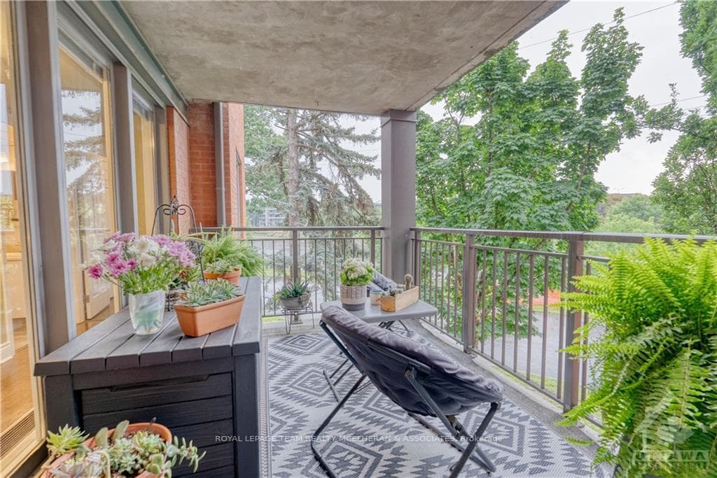 130 QUEEN ELIZABETH Drive Unit 204 photo 21