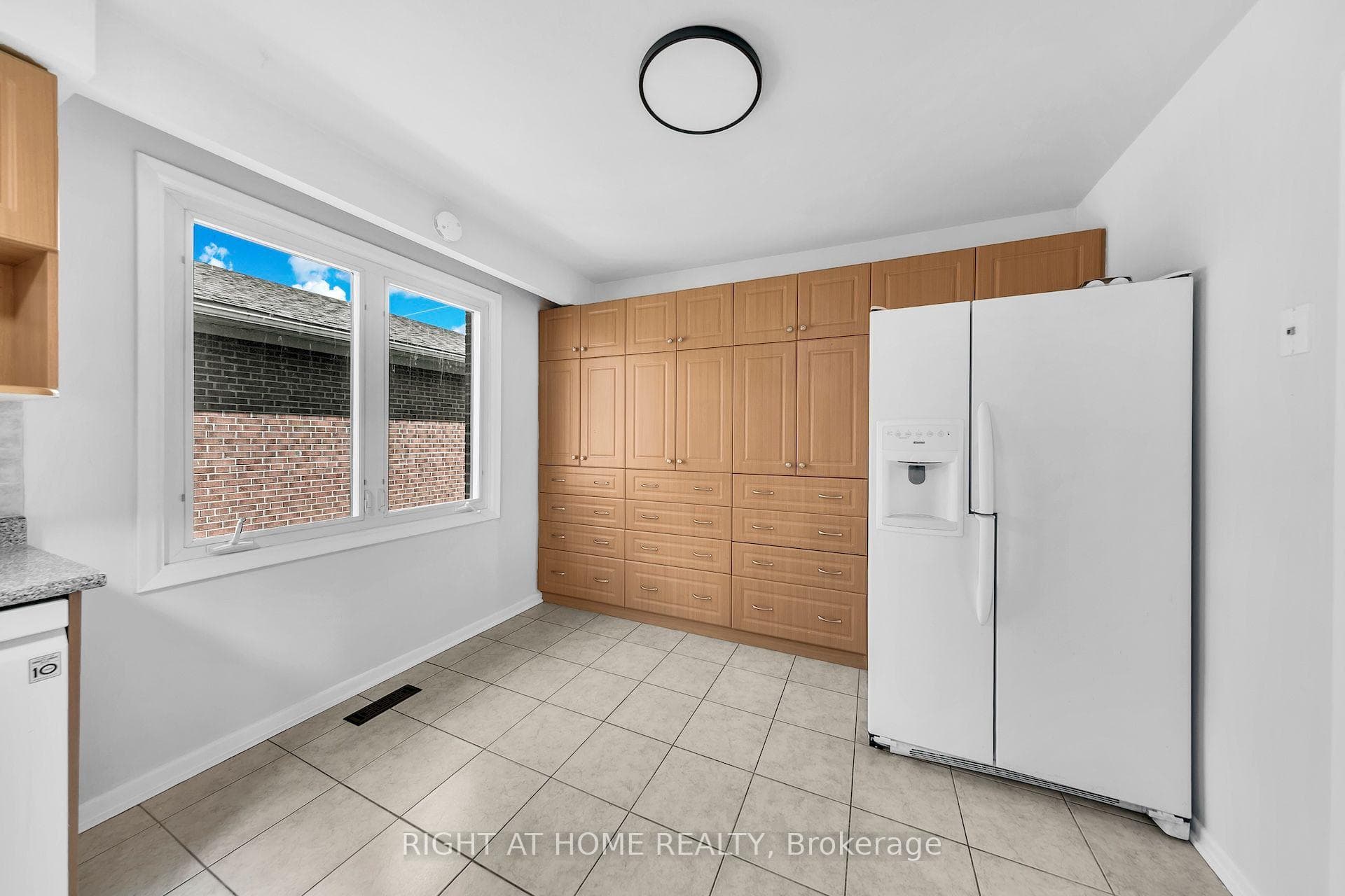 88 Peckham Avenue photo 10