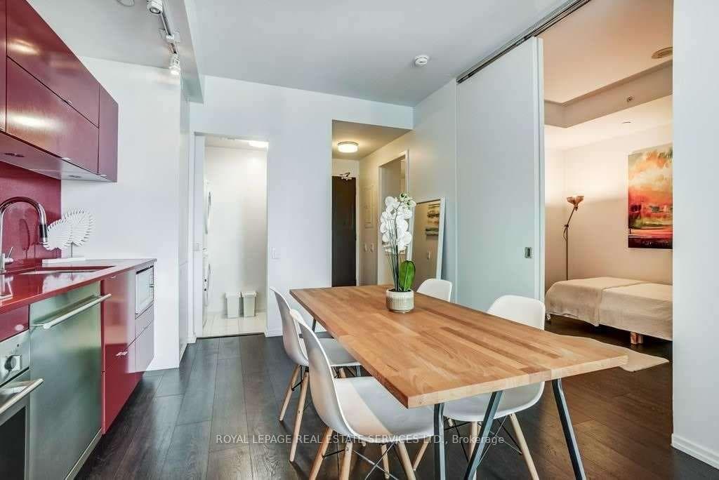 125 Peter Street Unit 1507 photo 8