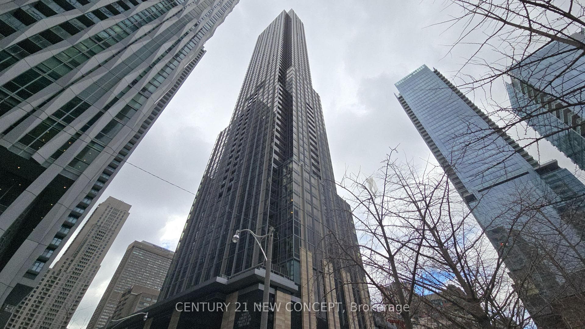 11 Yorkville Avenue Unit 5602 photo 2