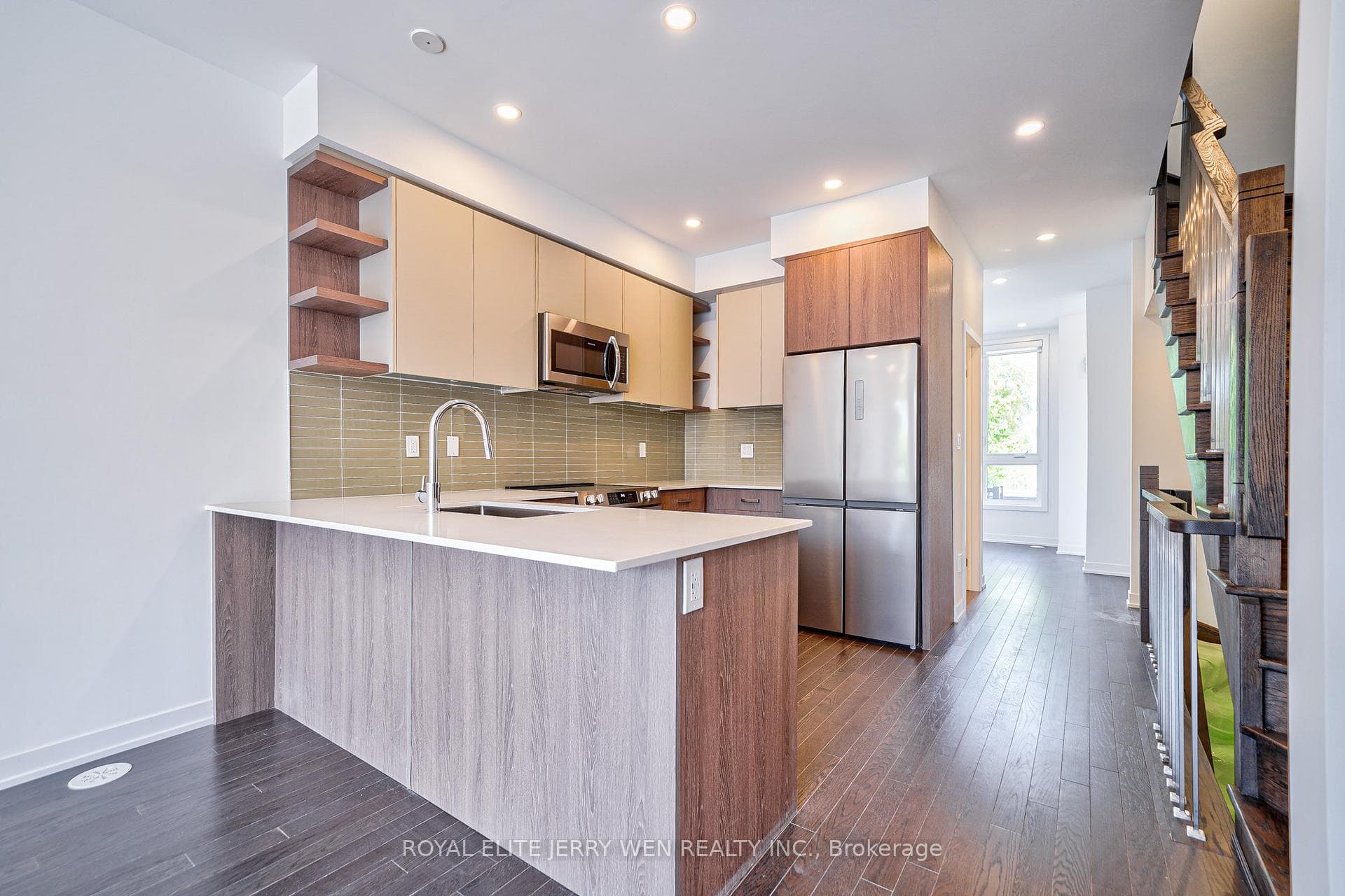 70 Green Gardens Boulevard Unit 7 photo 2