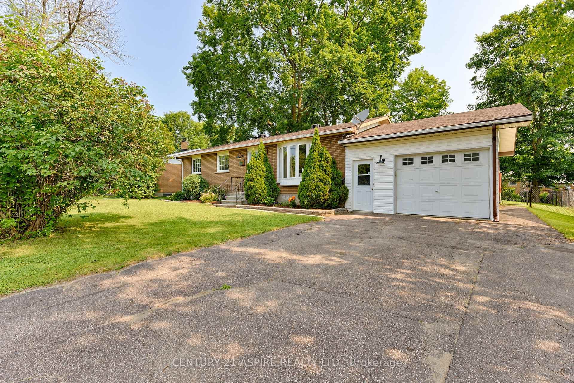 22 Harris Crescent photo 1
