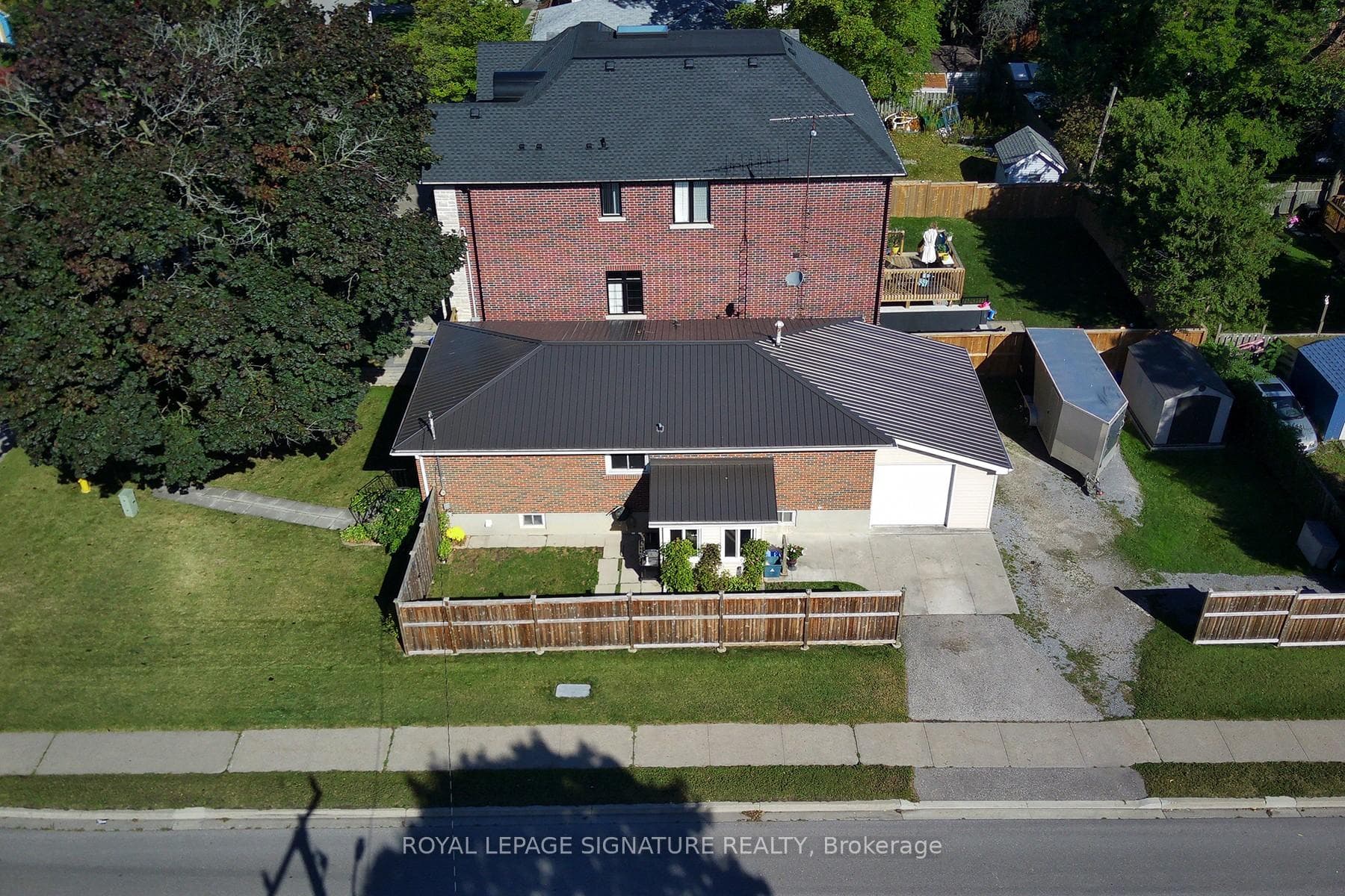 733 Hillview Crescent photo 38