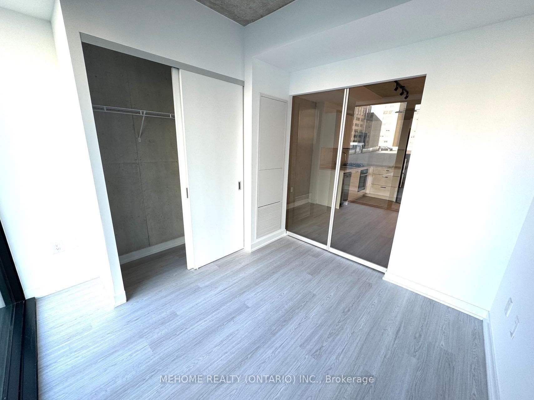 195 McCaul Street Unit 612 photo 8