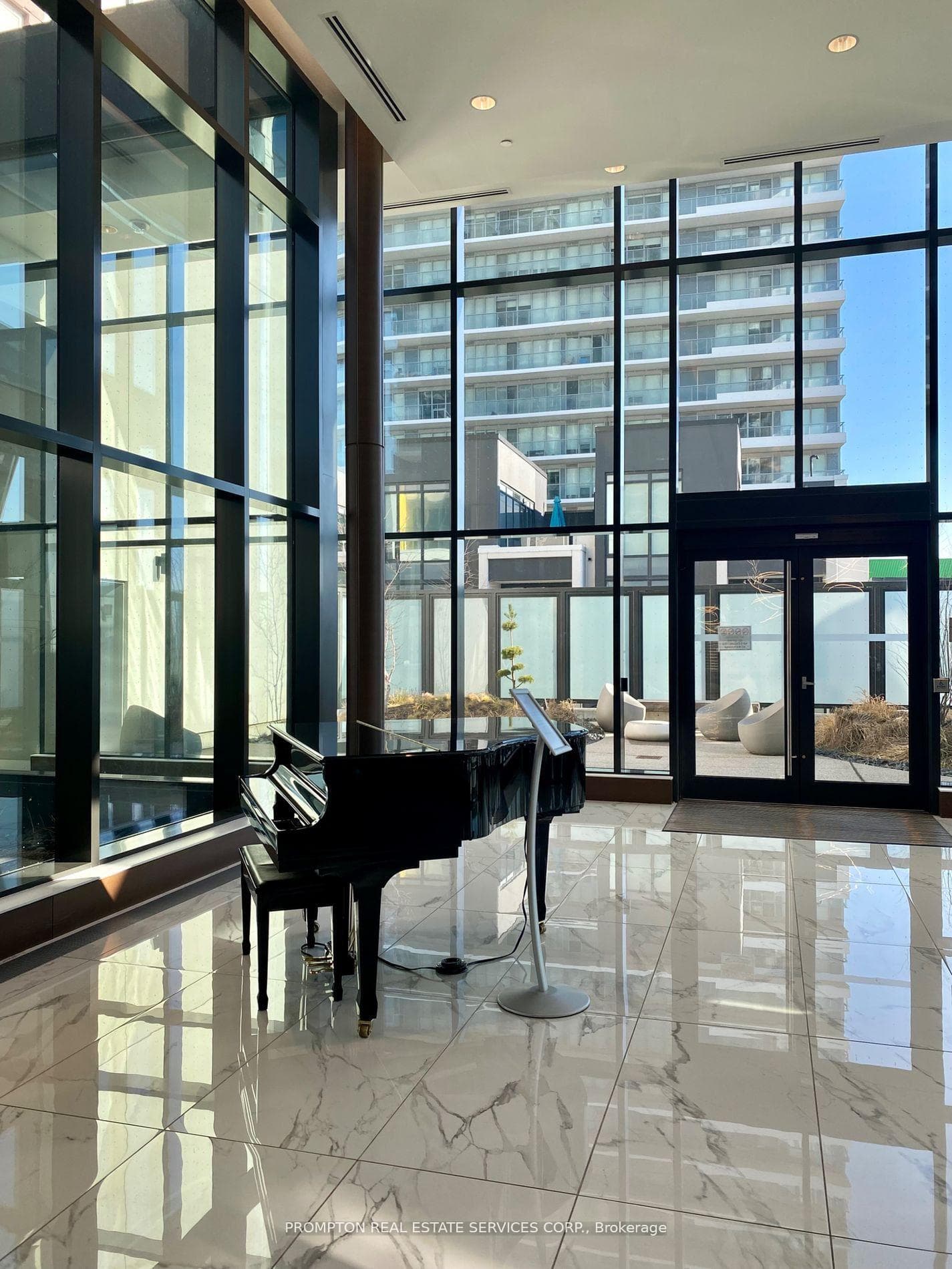Piano Lounge