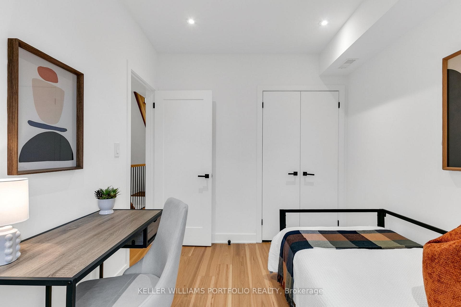 231 Grace Street photo 25
