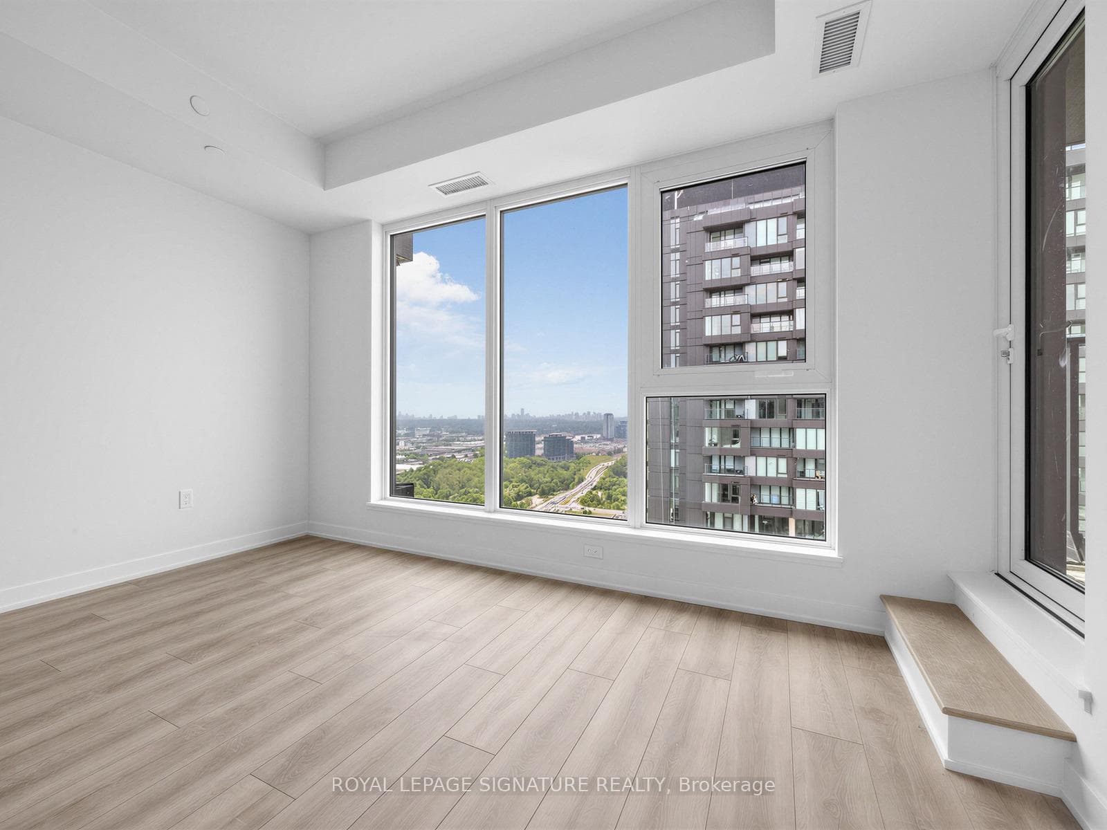 5 Quarrington Lane Unit 3302 photo 4