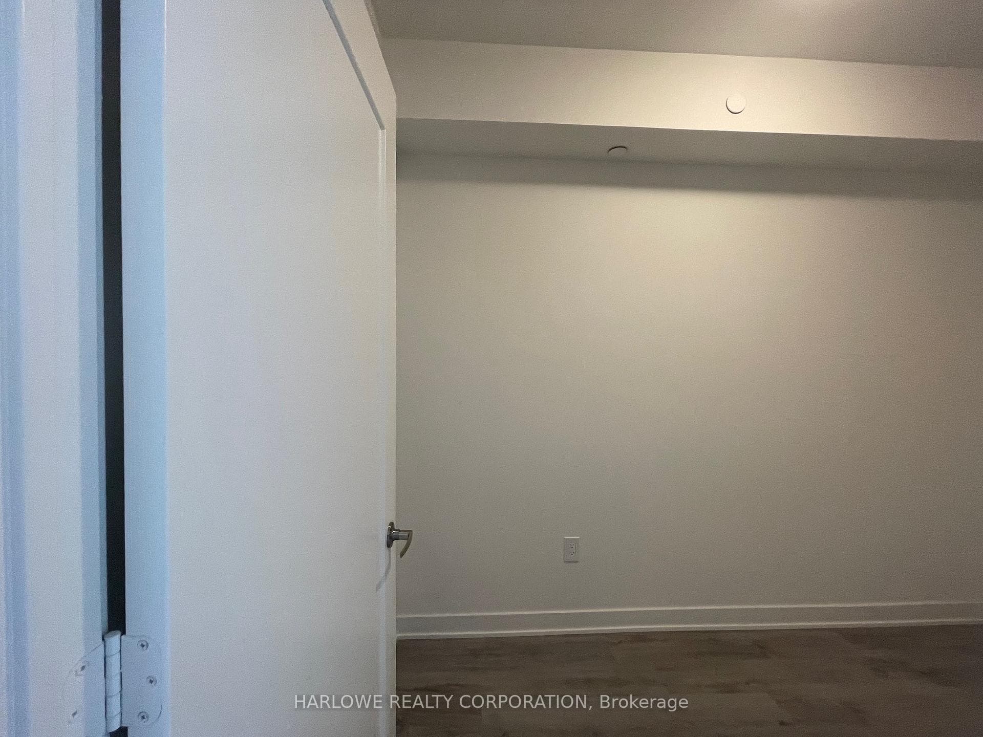 135 Lower Sherbourne Street Unit 668 W photo 3