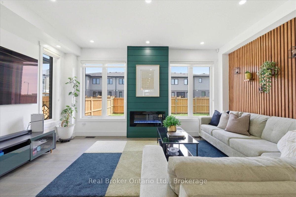 92 Moon Crescent photo 18