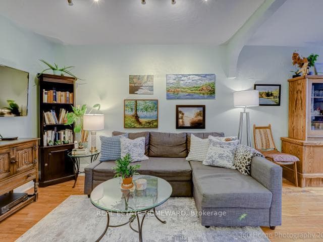 305 Victoria Pk Avenue photo 9