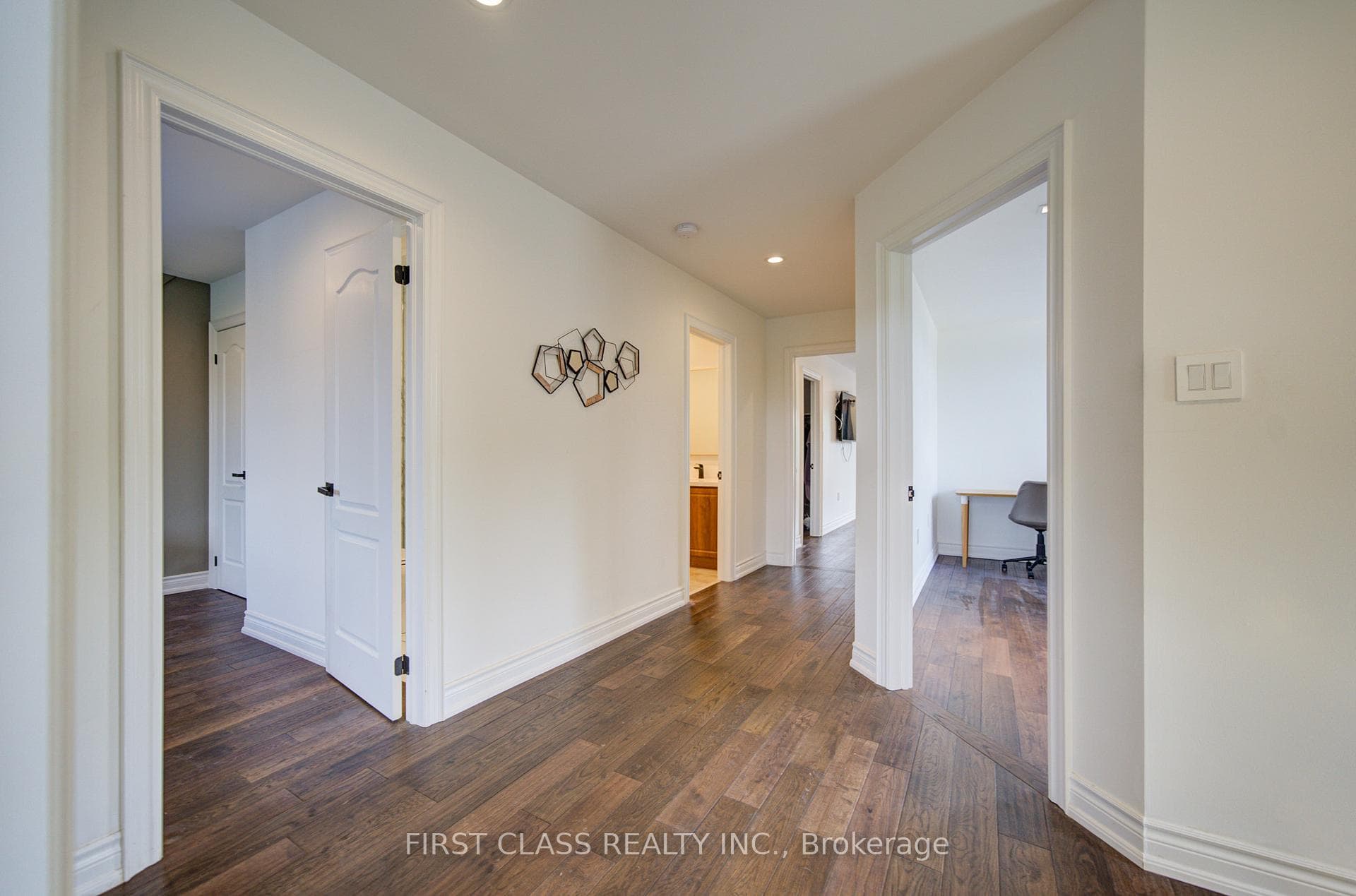 718 Peter Hall Drive photo 23