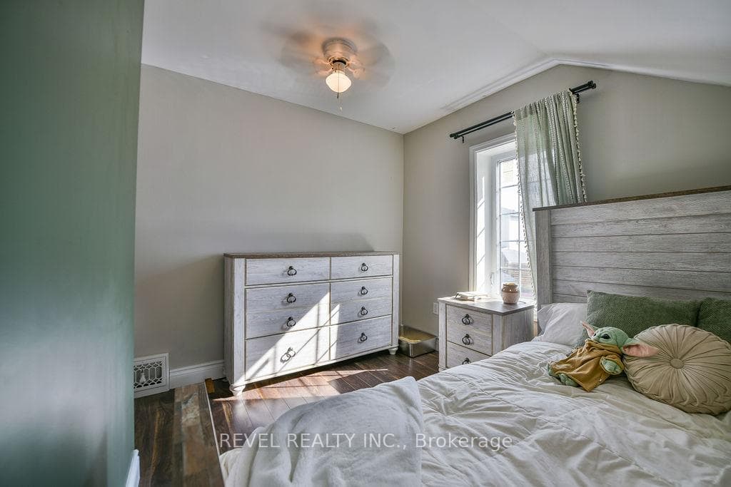 146 Elm Street photo 27