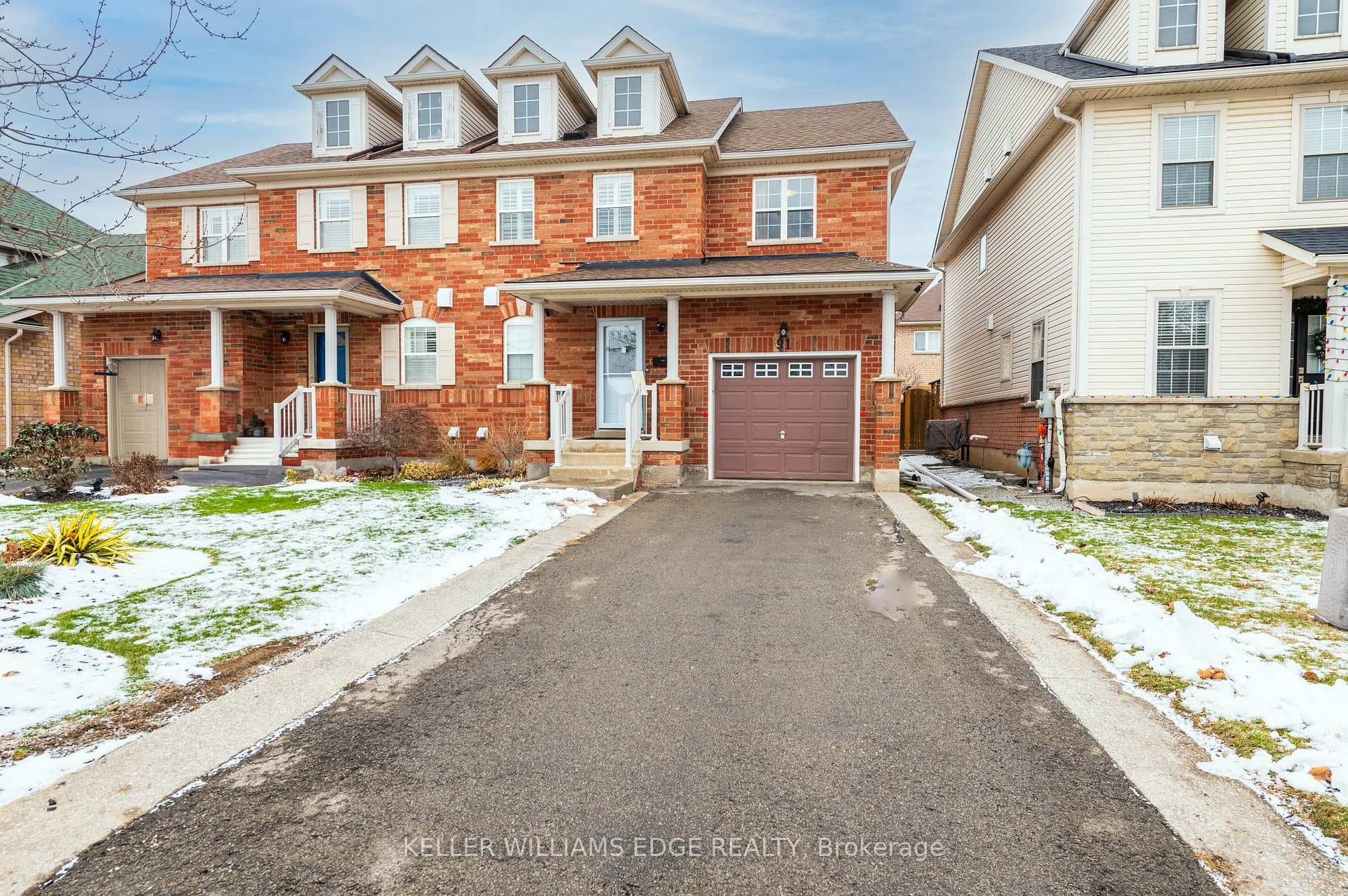 91 Young Crescent photo 1