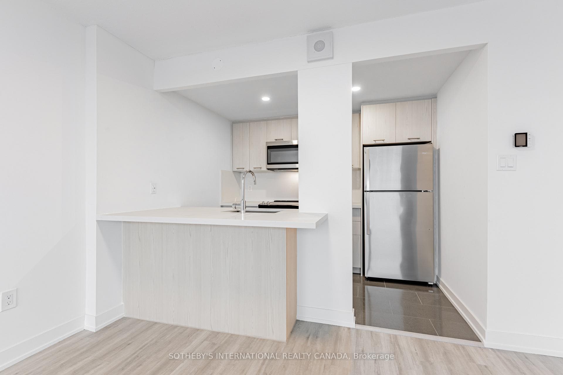 191 Sherbourne Street Unit 1004 photo 2