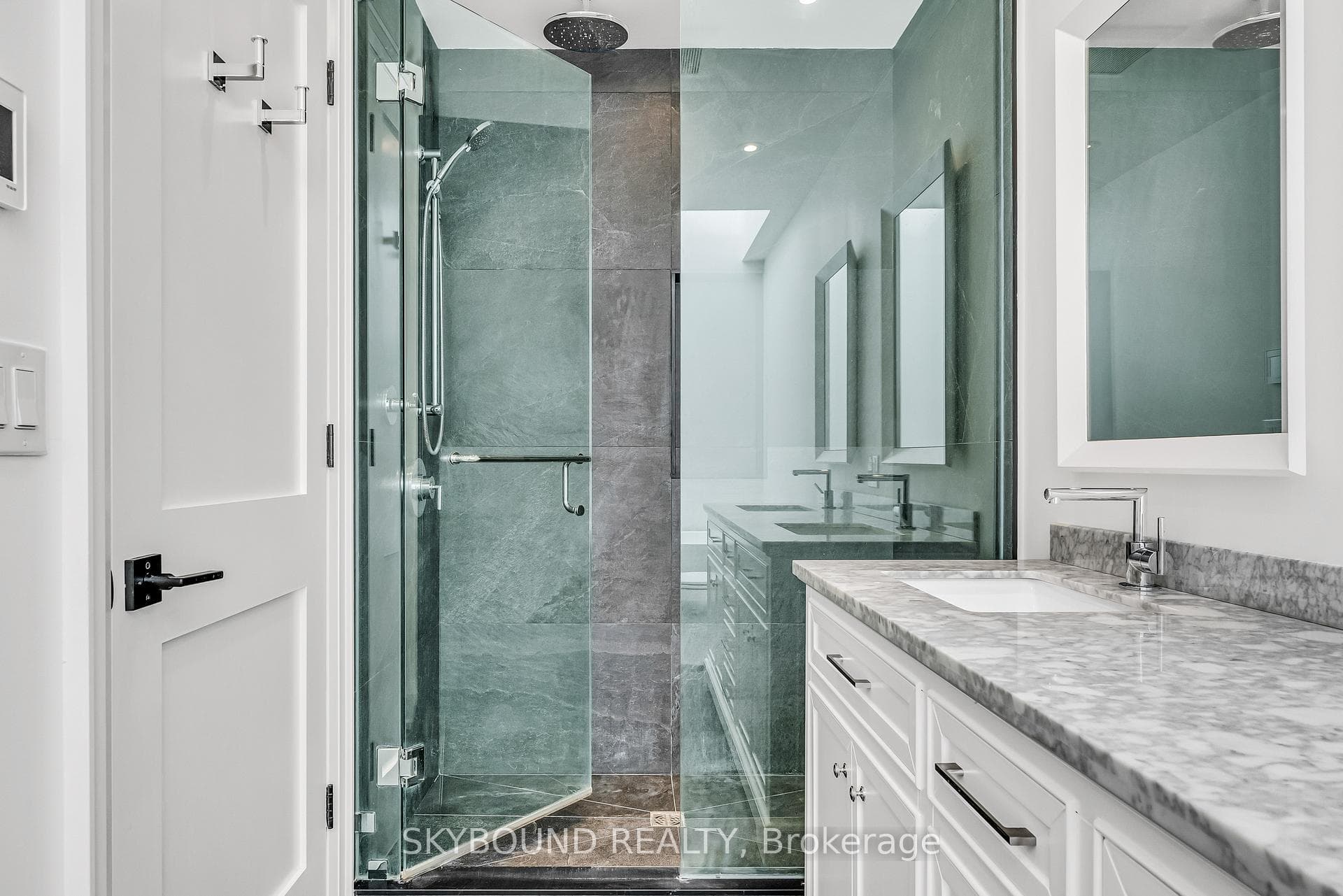 323 Mortimer Avenue Unit B photo 21