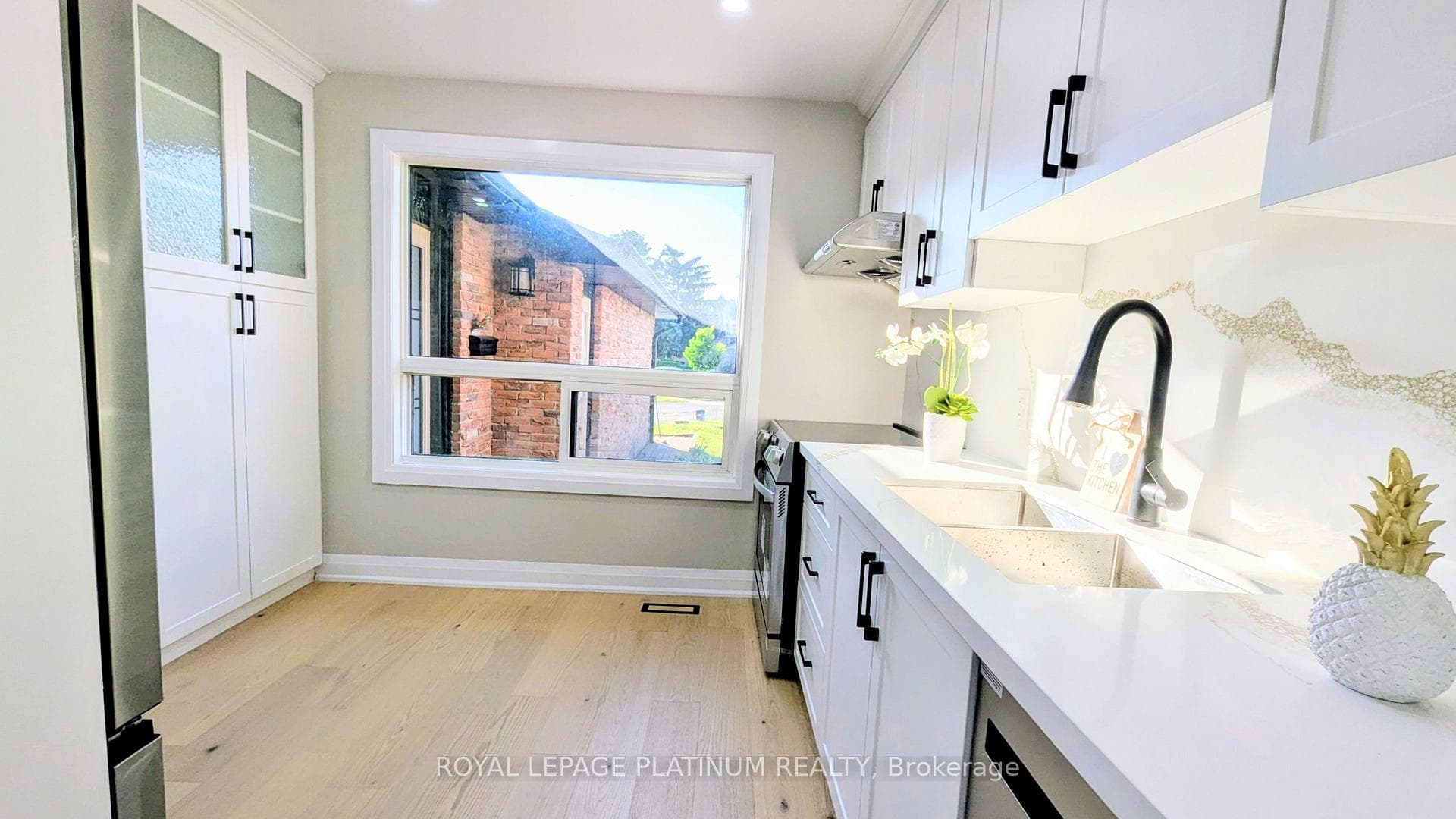 33 Greene Drive photo 10