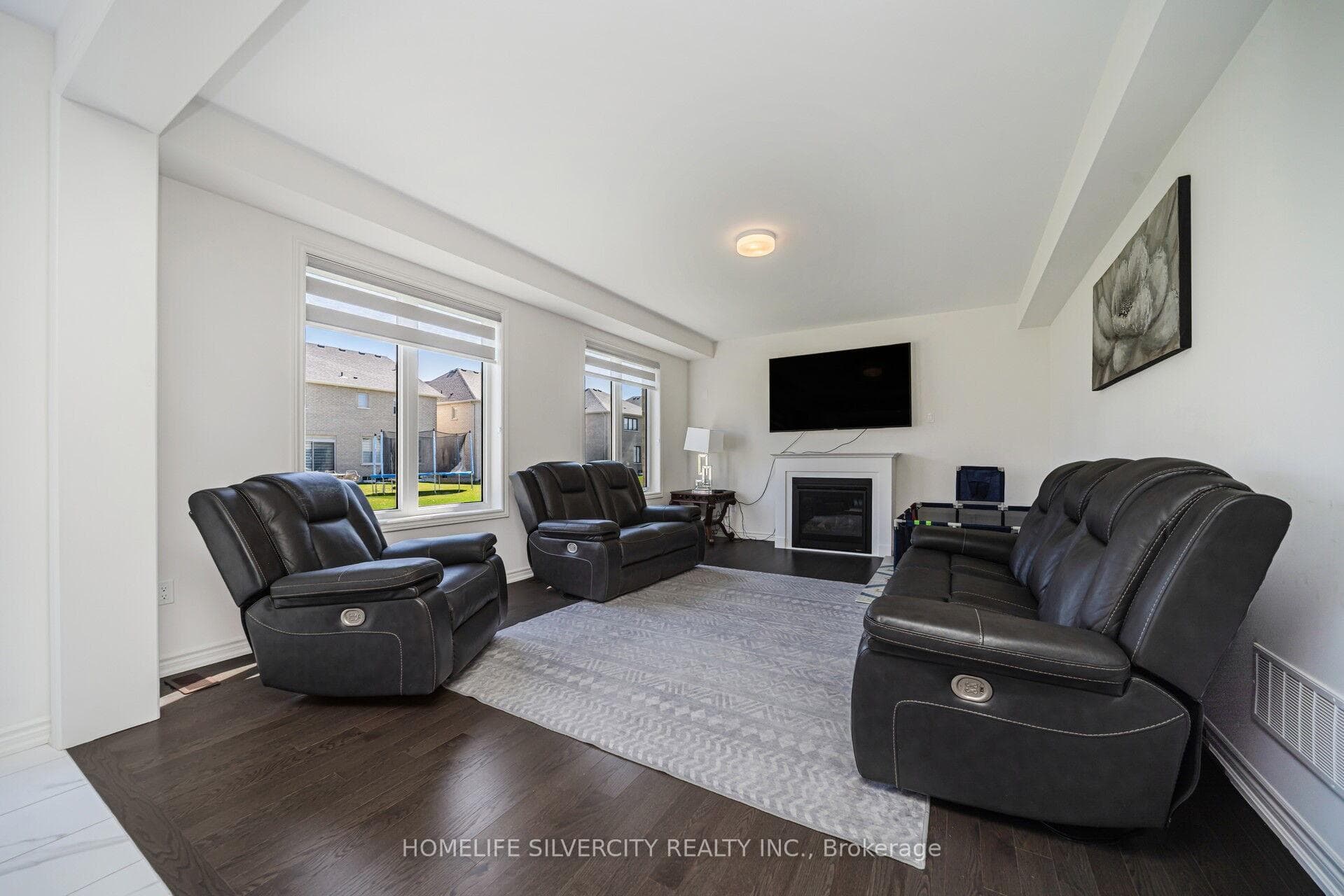 4 Sandhill Crescent photo 26