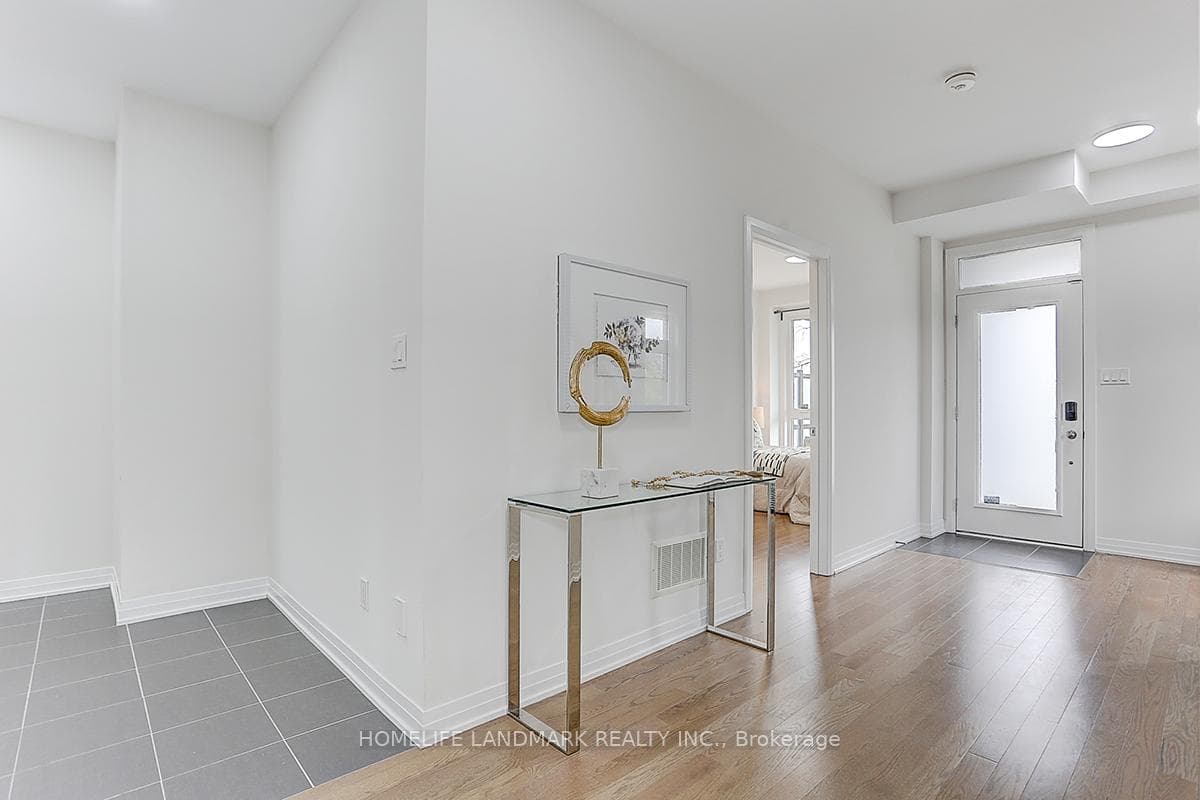 1683 BUR OAK Avenue photo 4