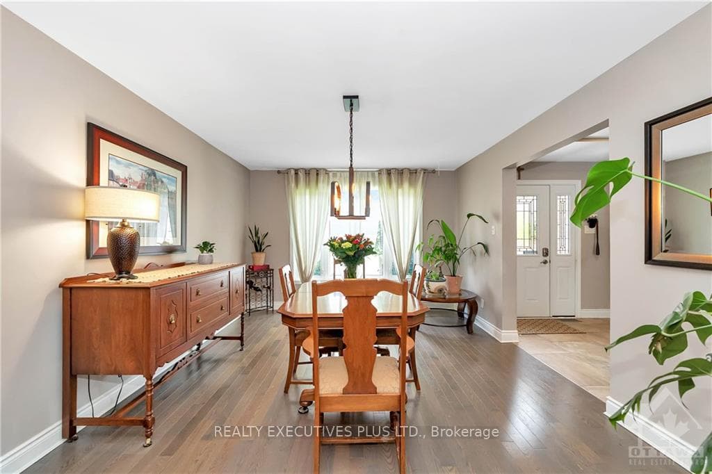 1736 CAMINITI Crescent photo 5