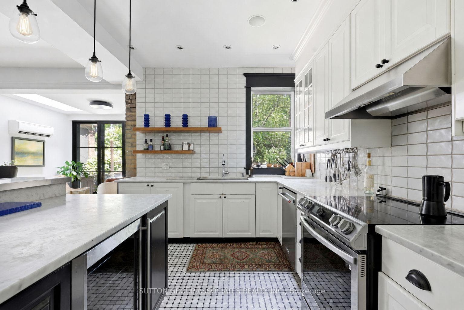33 Albany Avenue photo 11
