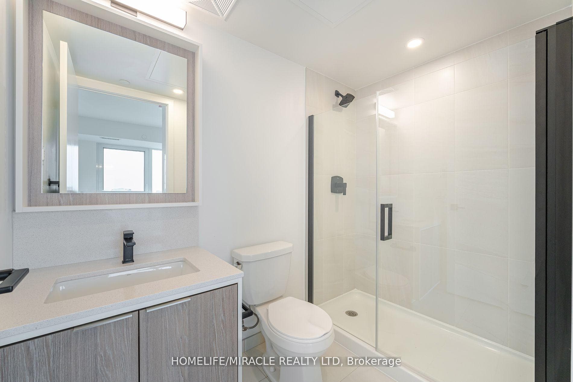 36 ZORRA Street Unit 527 photo 11