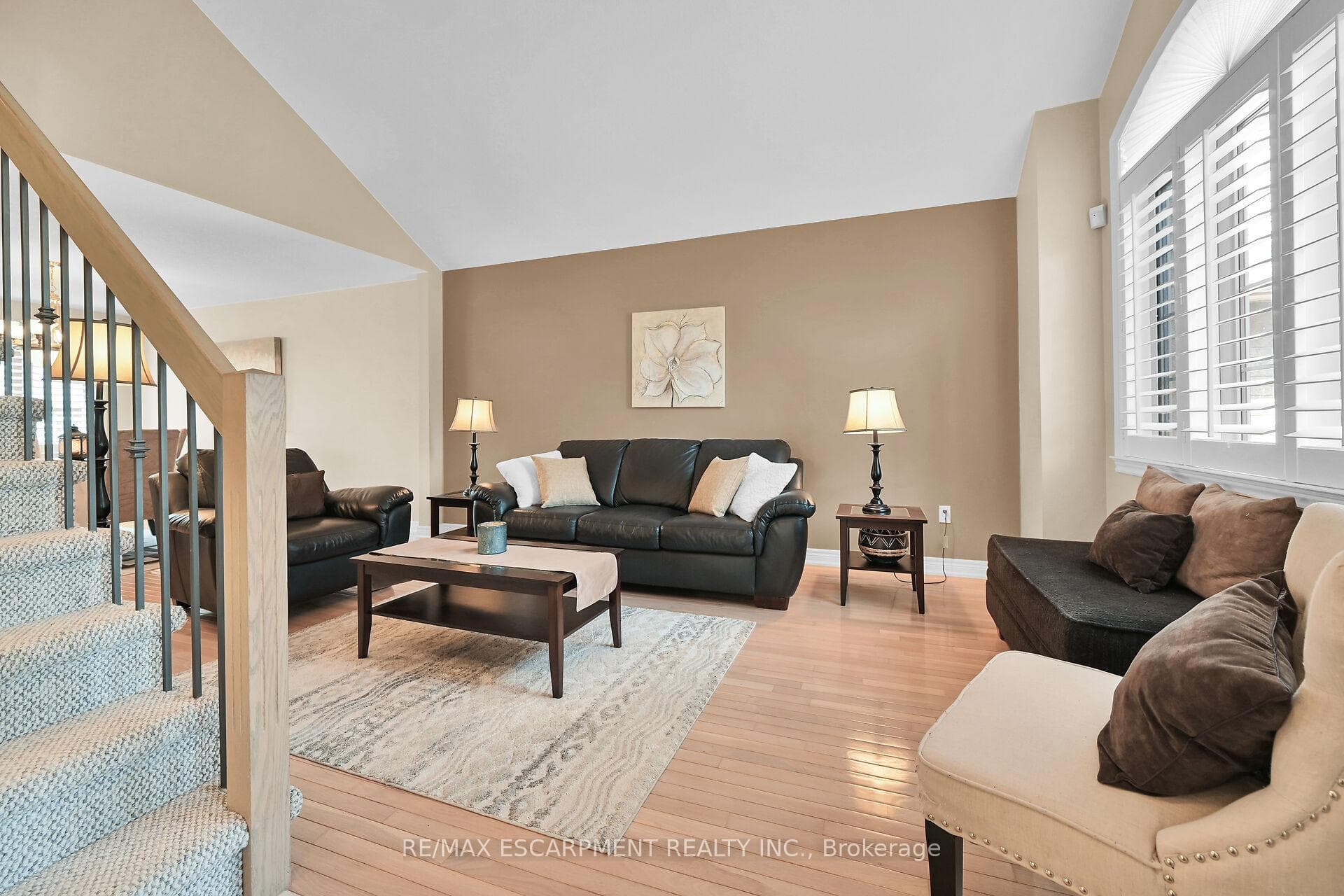 35 Davis Crescent photo 3
