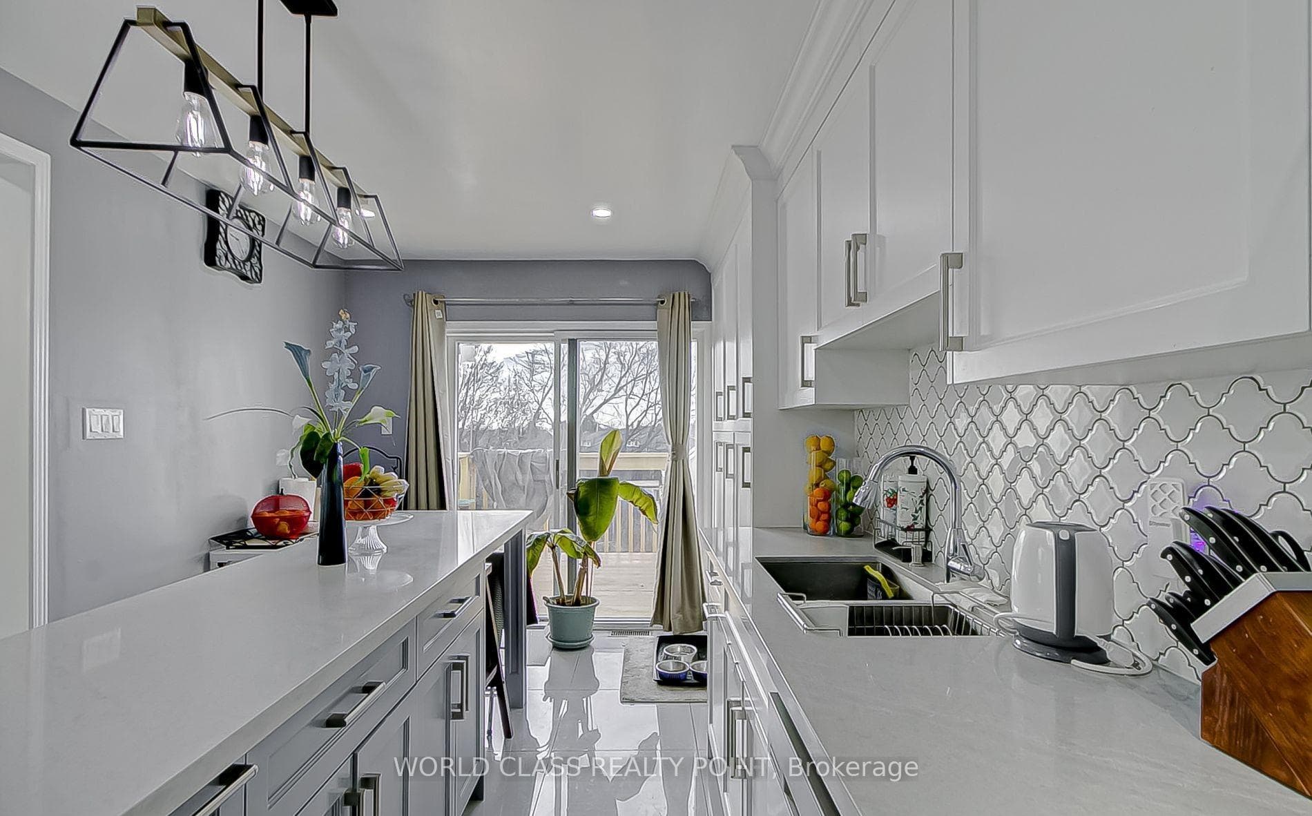 471 Cobblehill Drive Unit (Upper Portion) photo 5