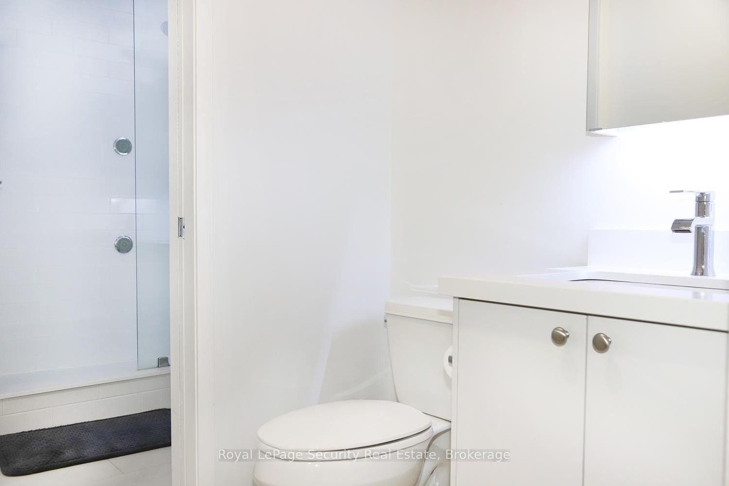 43 Hanna Avenue Unit 208 photo 20