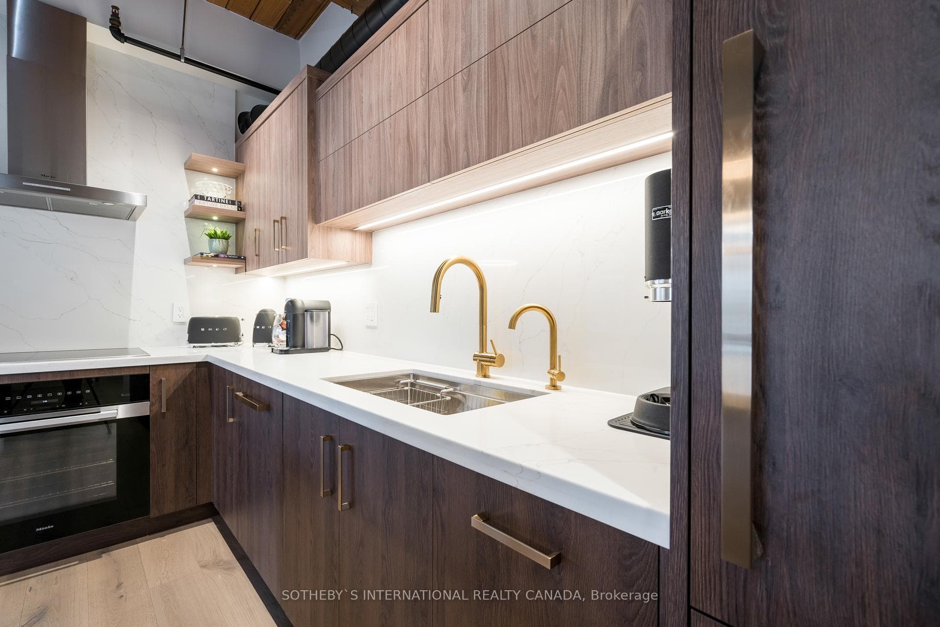 436 Wellington Street Unit 201 photo 20