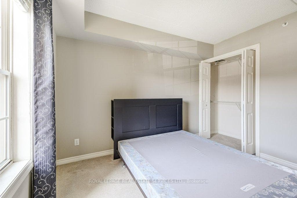 2065 Appleby Line Unit 210 photo 33