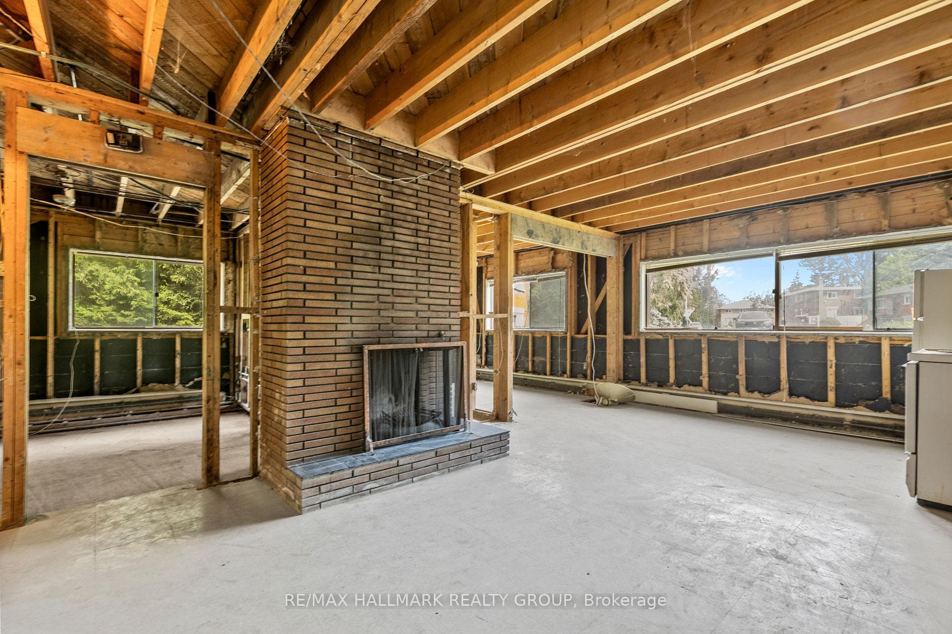 492 Vernon Avenue photo 28