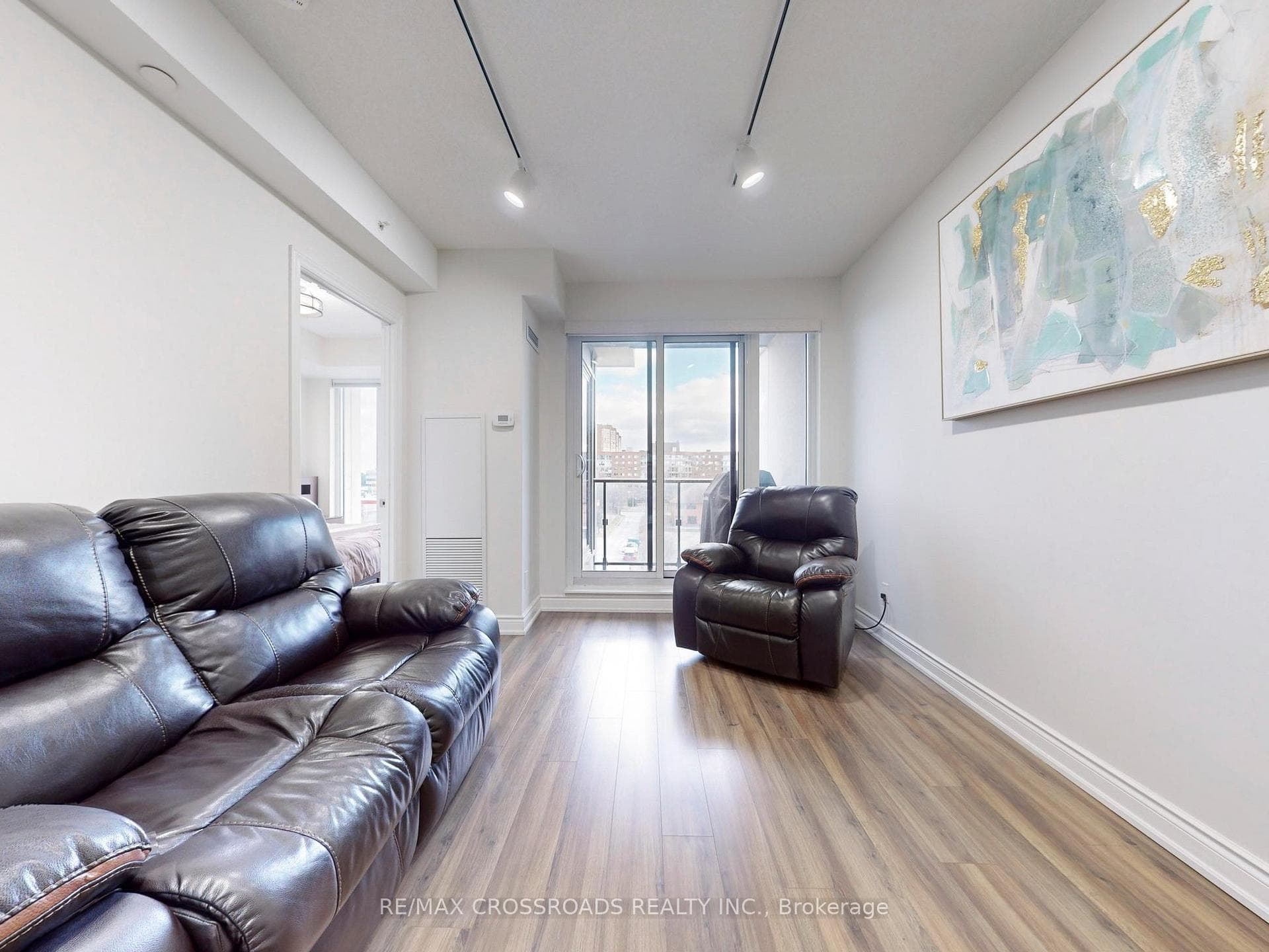 9618 Yonge Street Unit 321 photo 11