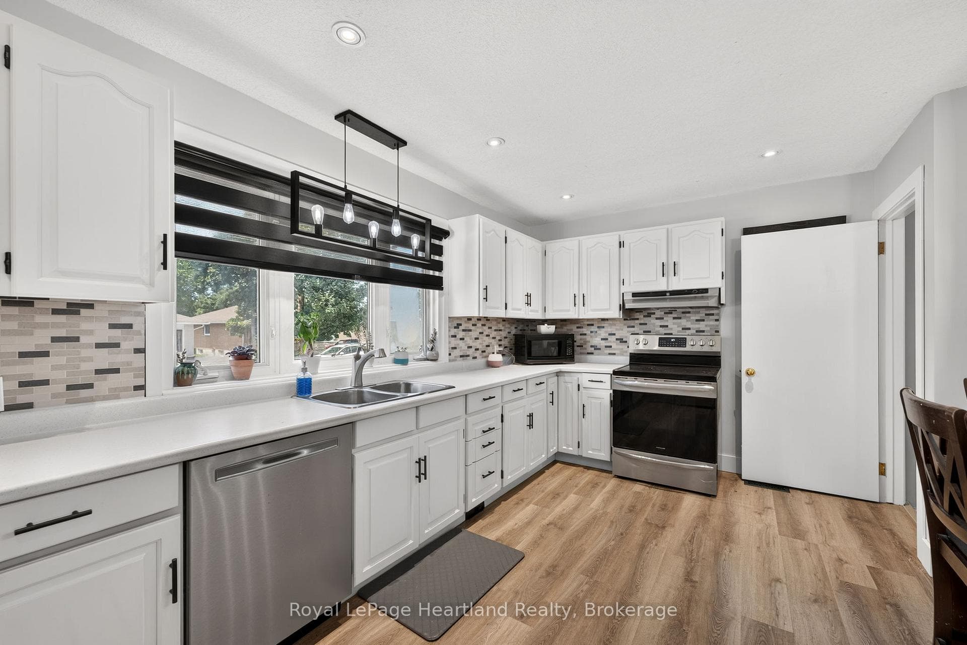 240 Elm Avenue photo 9
