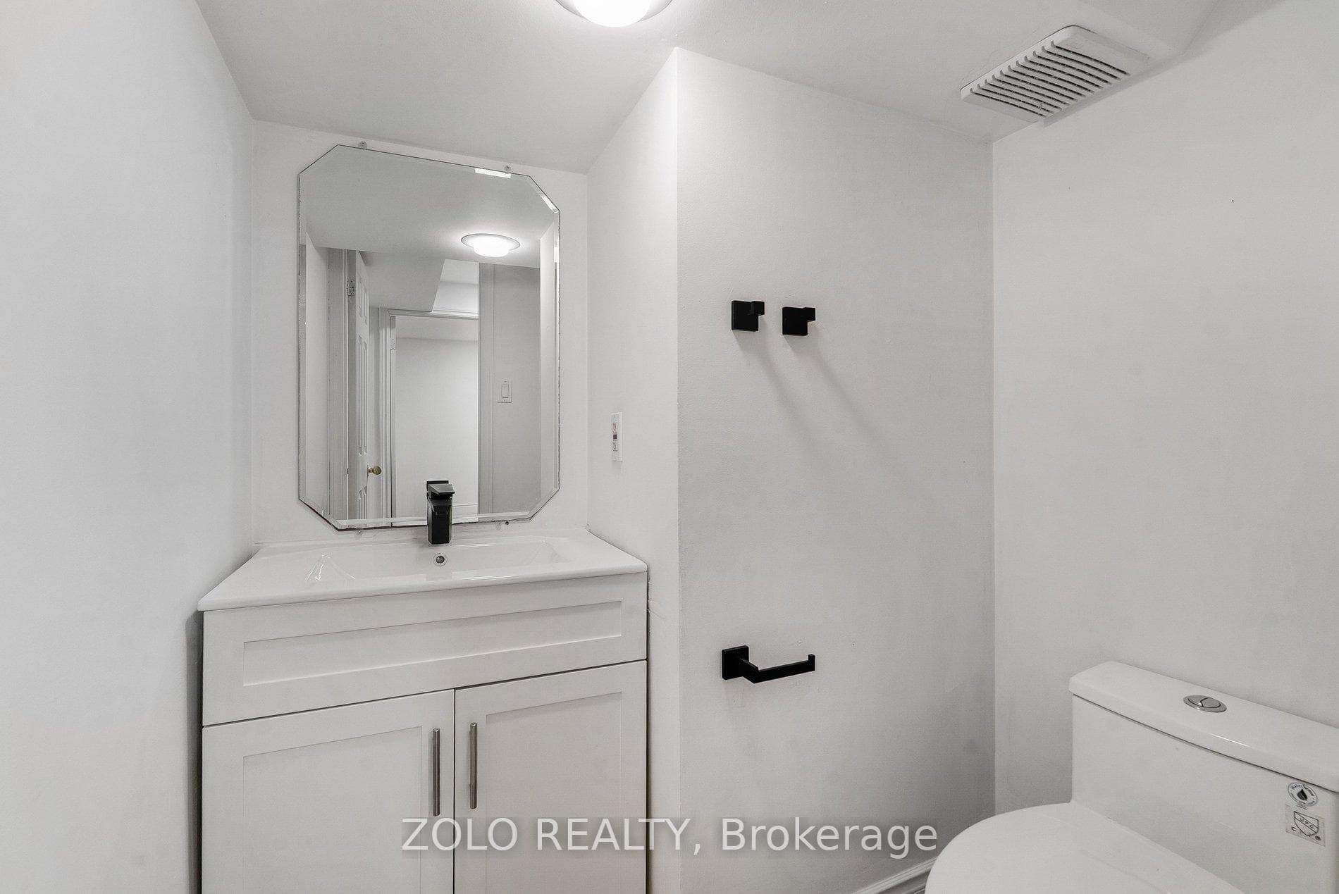 272 Elman Crescent photo 38