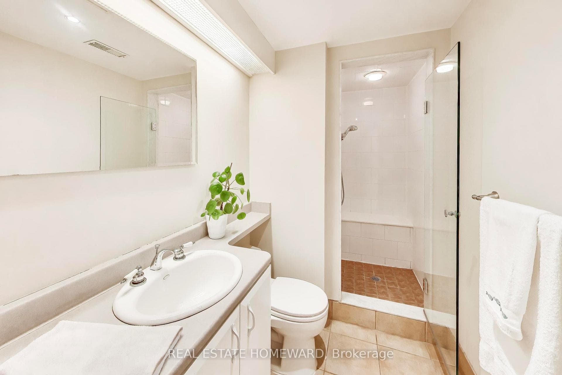 80 Hogarth Avenue photo 34