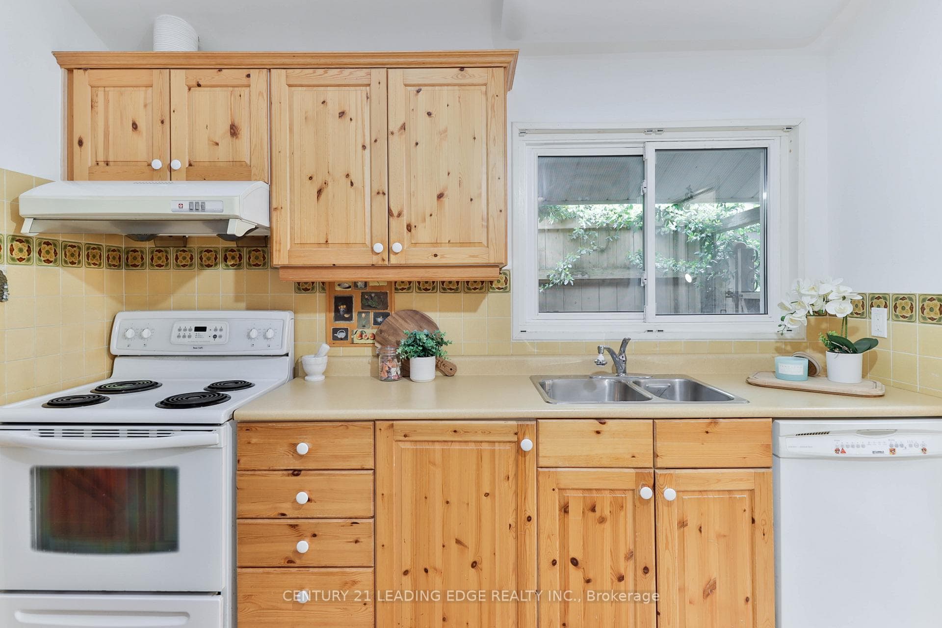 8 Oakley Boulevard photo 11