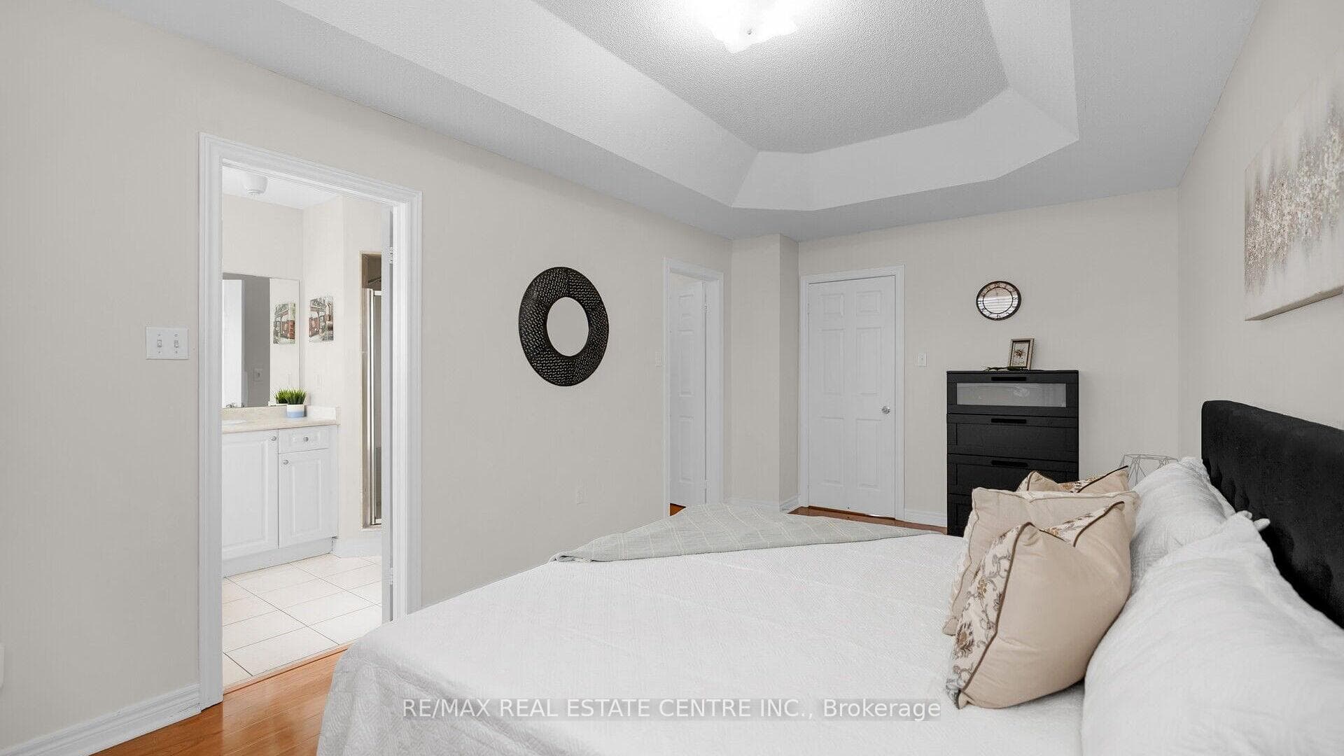 113 Nathaniel Crescent photo 24