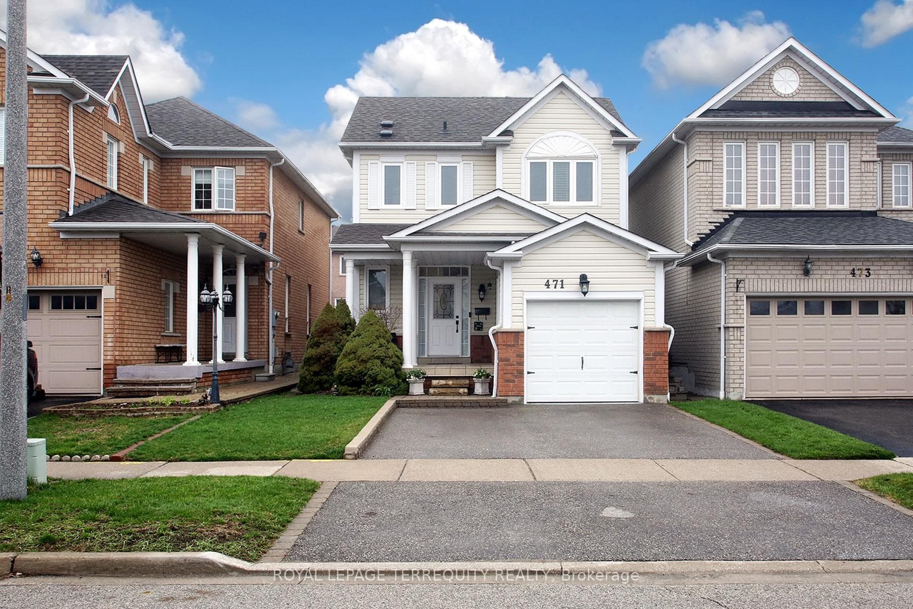 471 Woodsmere Crescent photo 1