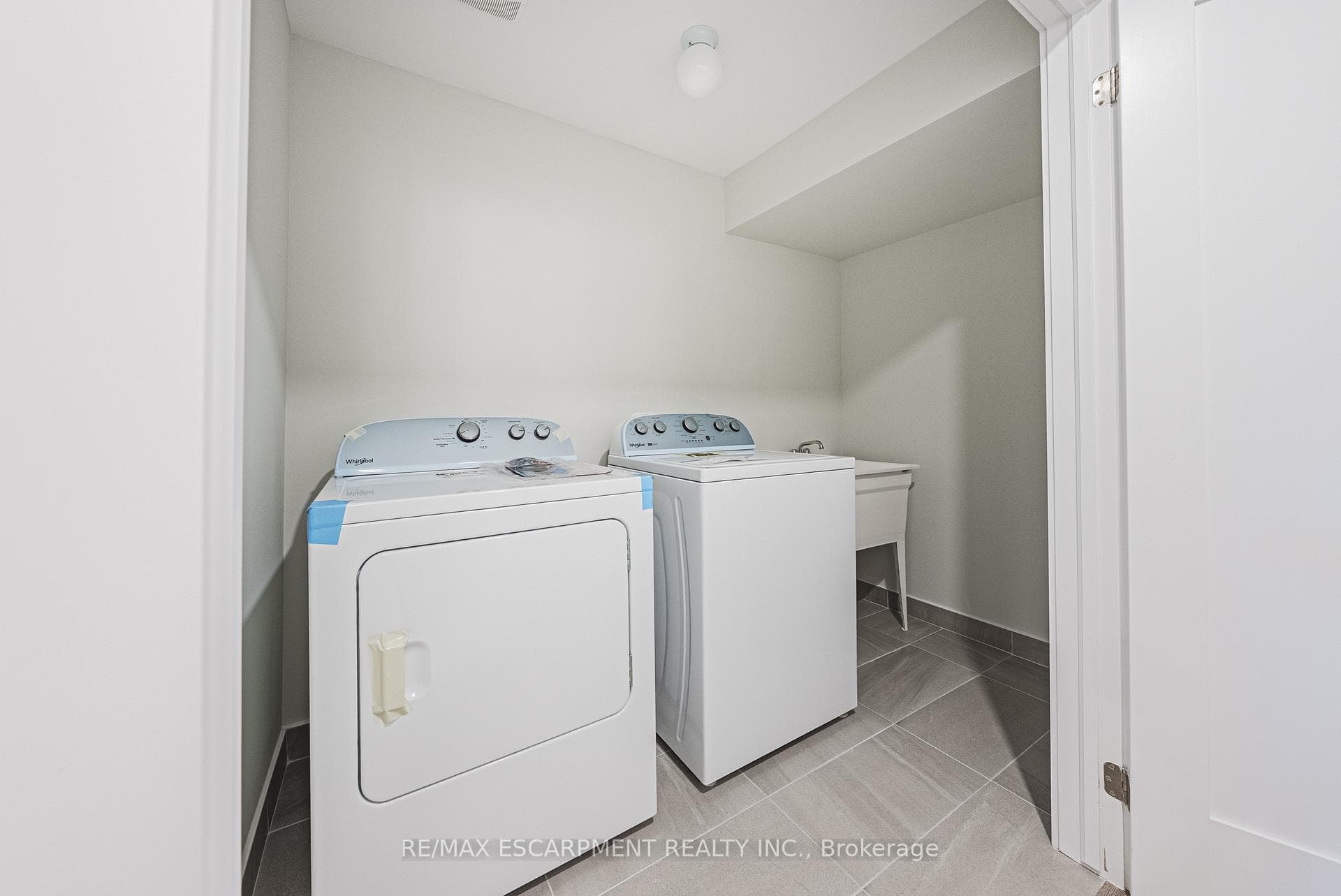 138 Lormont Boulevard photo 18