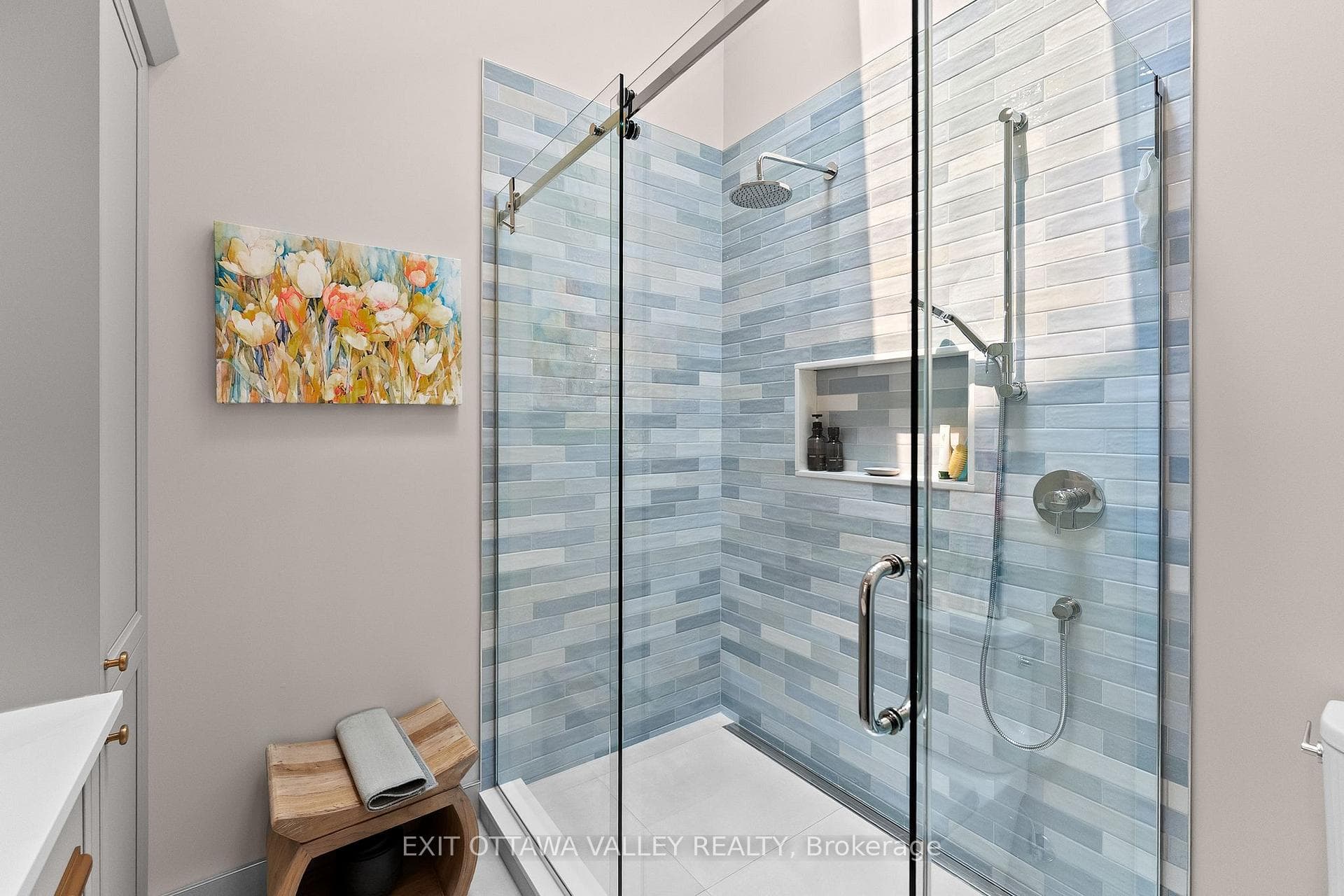 Main Flr Bath