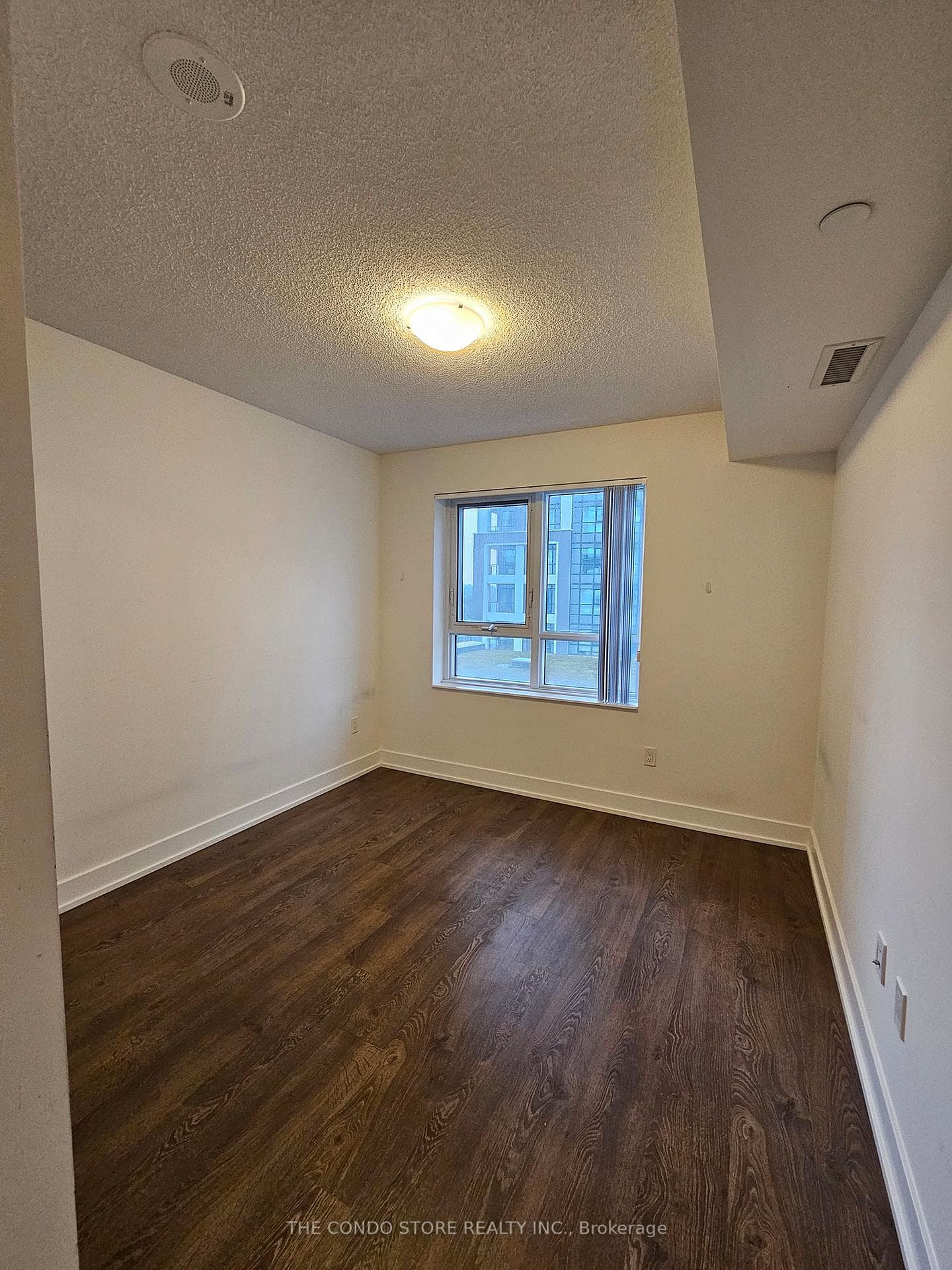 9 Mabelle Avenue Unit 522 photo 6