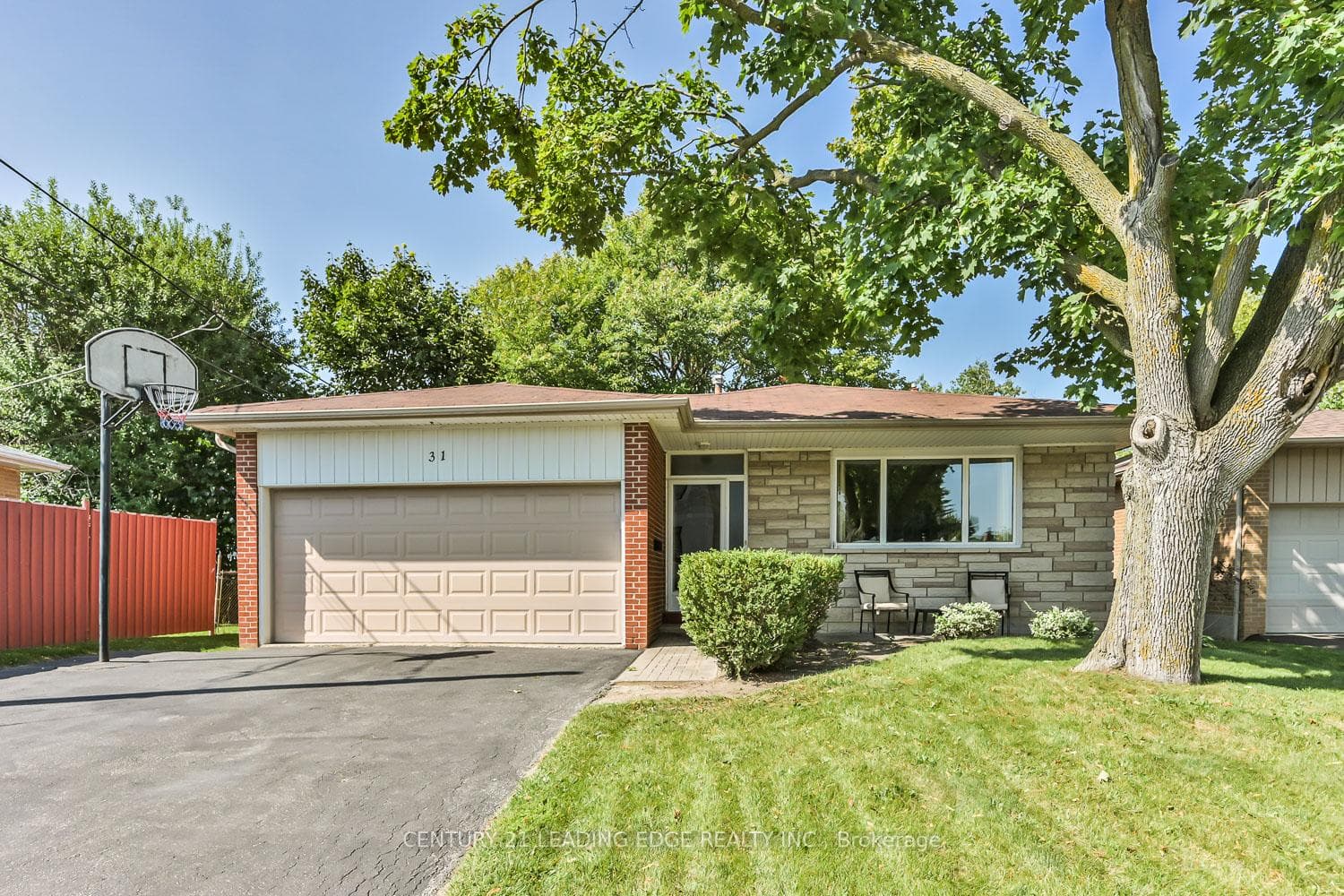 31 Fred Varley Drive photo 2