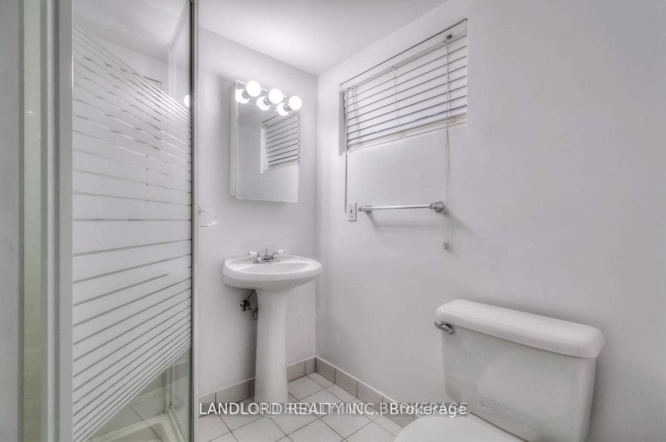 402 Manor Road photo 17