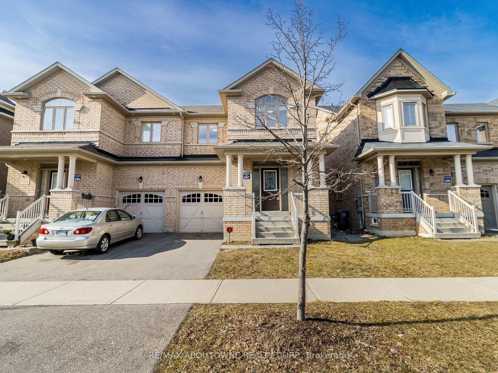 5582 Meadowcrest Avenue photo 1