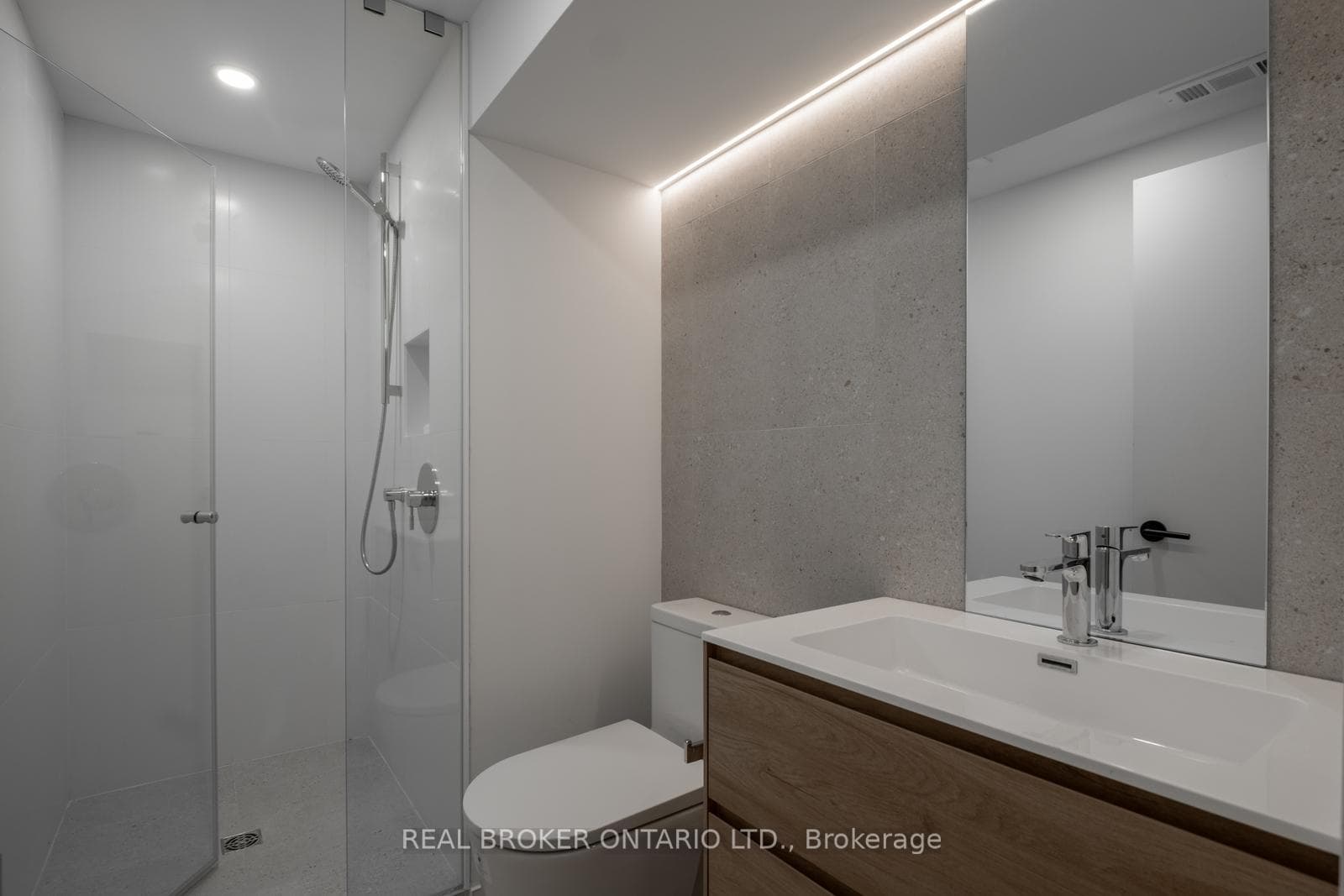Lower Level Bathroom (3 Pc)