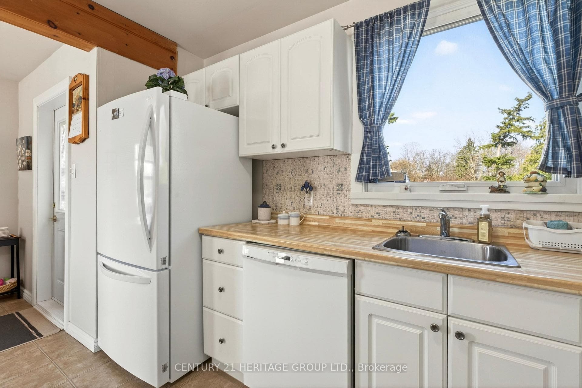 944 Garth Street photo 14