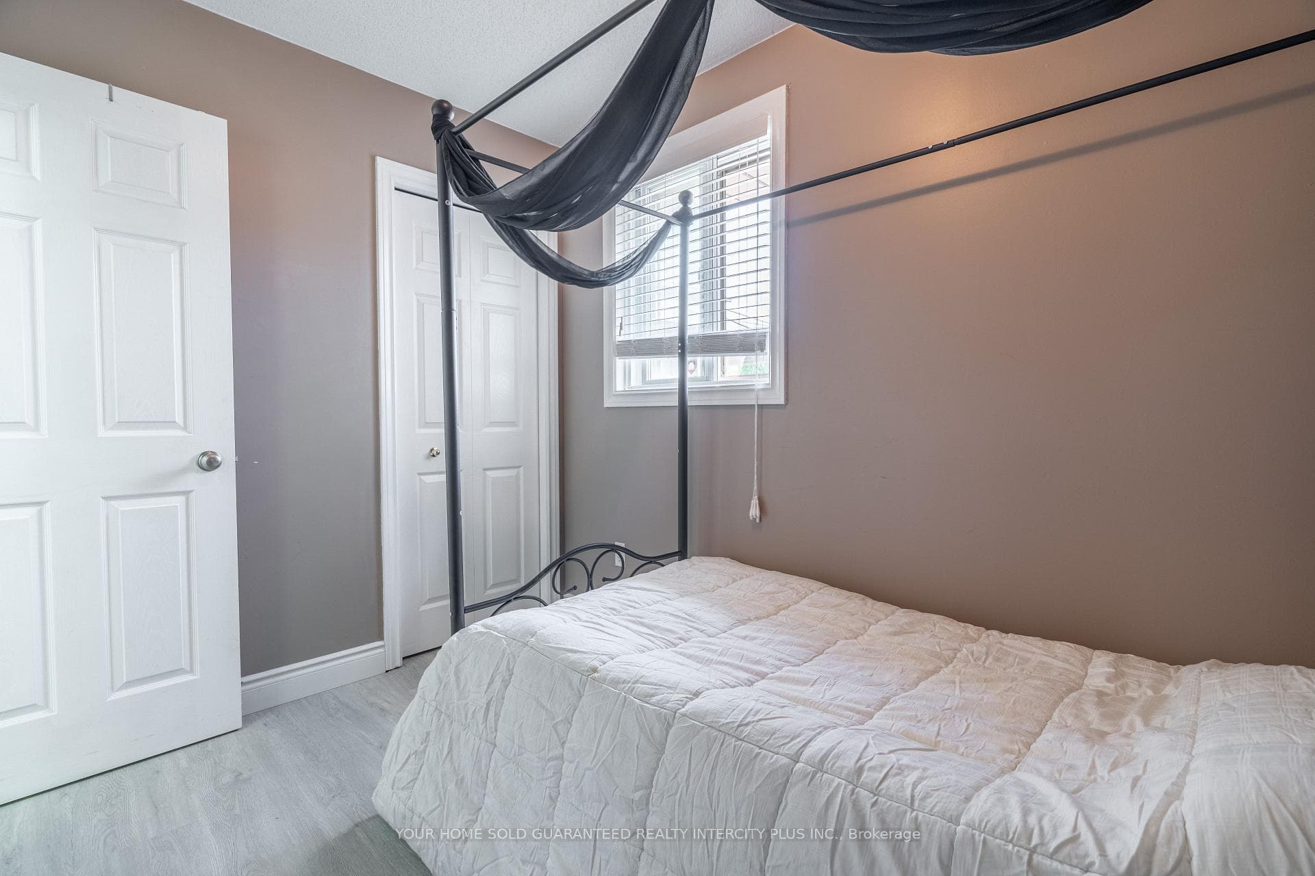 19 Windsor Drive photo 14