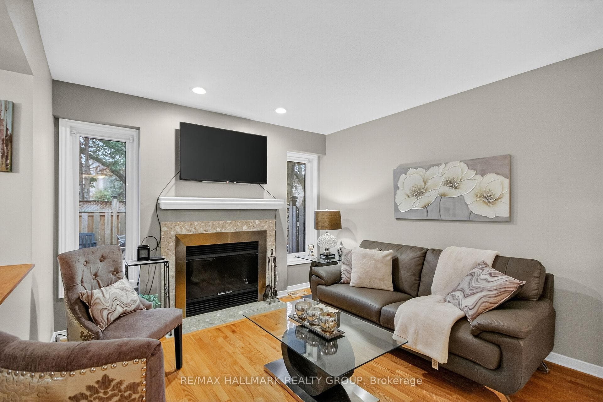 110 Hunter's Glen Crescent photo 7