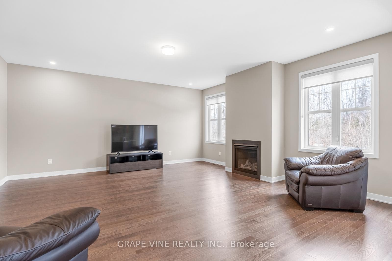 102 Green Ash Avenue photo 18